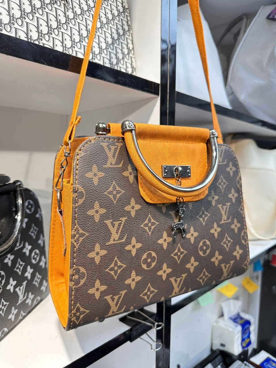 حقائب نسائية كوالتي عالي موديلات تجنن والأسعار مناسبه السعر القطعة 5الاف وأيضا متوفر جمله الأسعار مناسبة متوفر توصيل الجميع محافظات العراق بس 5الاف التواصل معنا ع واتساب ***********
