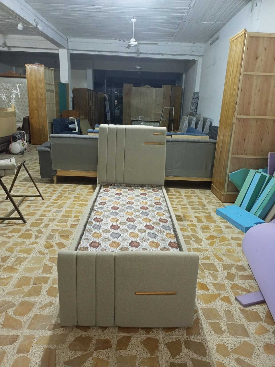 اي فصل لتريدو موجود الشغل بي ضمام الفصل تركي الخشب عراقي اشفنج افضل نوعيه لقماش تركي التواصل علخاص ***********. وتس   ***********
