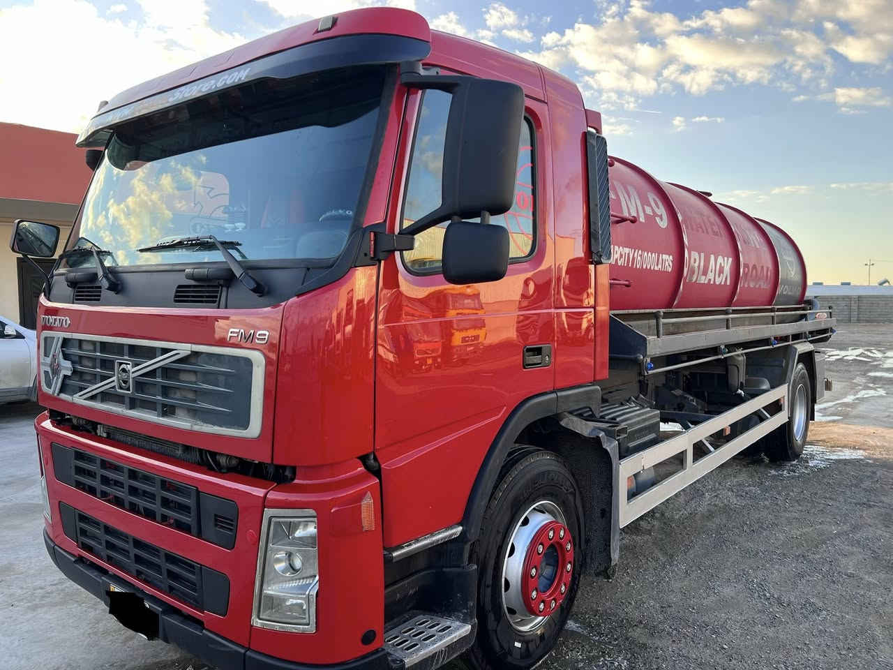 فالفو FM9 تك قمارة تك اكسل 
موديل 2004 
رقم بغداد مشروع وطني سنوية لغاية 2028 شرط تحويل 
شاصي بلادي طويل 
خلف جوبلس 
كير 4* 4 
قمارة بدون صبغ 
تدفئة وتبريد 
تخم تاير جديد 
باتريات جديد 
حمولة 16 الف 

سعر 265 ورقة 
للاستفسار الاتصال على 

***********
***********
***********
