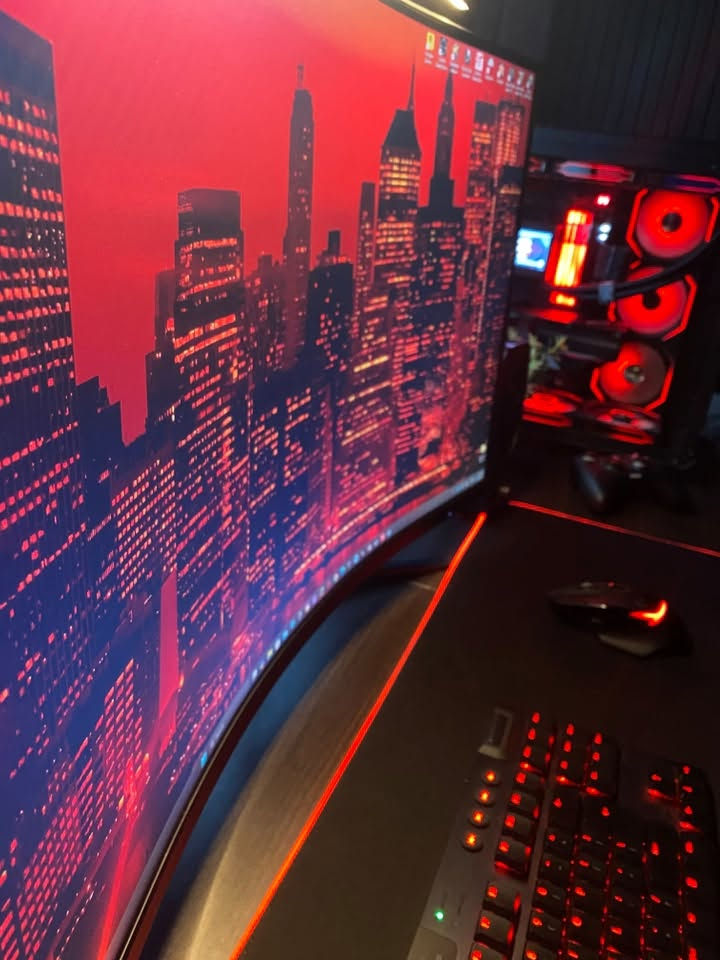 السلام عليكم
عندي gaming setup اريد ابيعه
بعده جديد
كامل هو والكرسي والميز
اللي بالصور 
مكاني بسماية
***********
واتساب فقط

