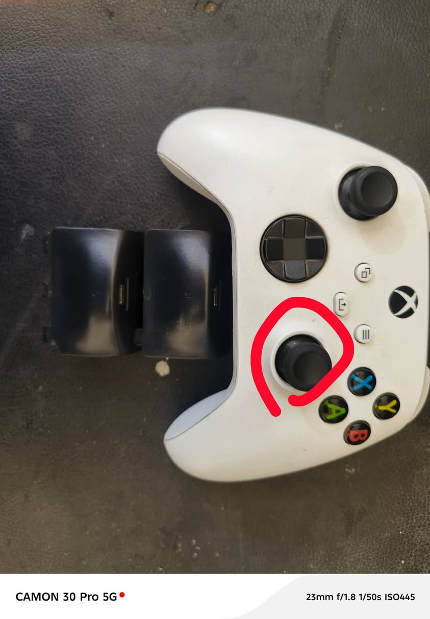 سلام عليكم
إكس بوكس سيريس إس للبيع 
جهاز ما مفتوح كامل ملحقات كارتون موجود كيبلاتة كاملة جوستك ما مفتوحة بس بيها درفت ماشر بل صورة يجي وياه قاعدة مال سيريس إس و بطاريات عدد ٢ كبار 
مكاني بغداد مدينة الصدر
السعر/325
الهاتف/***********
