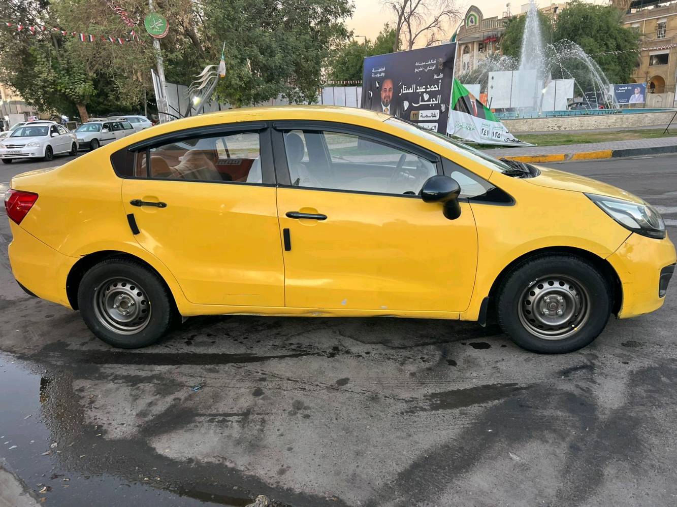 سيارة كيا ريو موديل مميز، لون صفراء. السيارة بحالة جيدة وهناك بعض العلامات الطفيفة على الهيكل كما يظهر في الصور. الداخلية نظيفة ومجهزة بجميع المرفقات الأساسية. مثالية للاستخدام في المدينة.