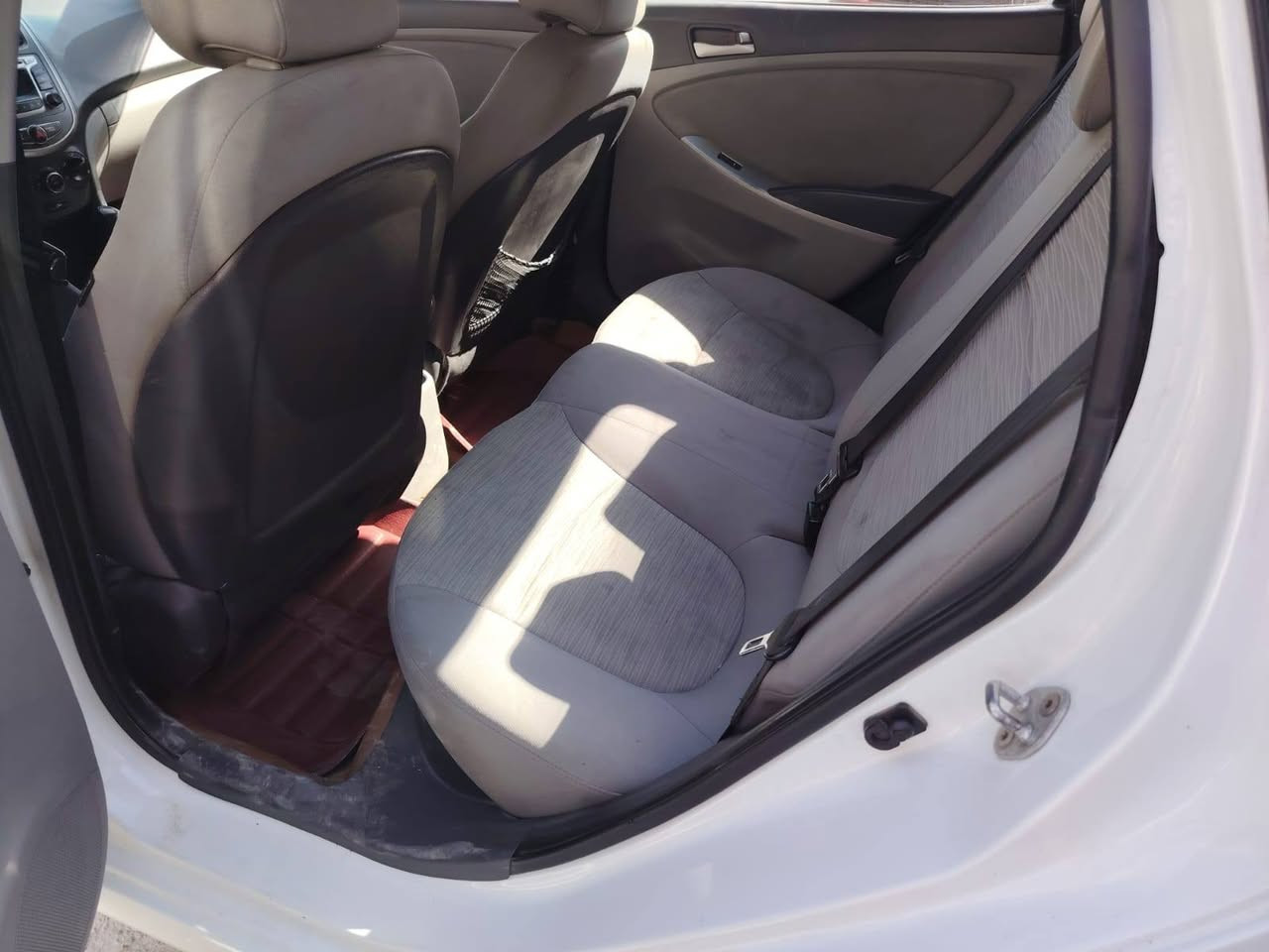 للبيع فقط إعادة نشر بسبب الوعود الكاذبة
أكسنت 2016 (الملكة)👑.. استخدام ونظافة وكالة!

للي يدور سيارة "مال بيت" ، مو مال معارض ولا تعبانة.

✅ المواصفات العالية (1/1):

المحرك الكبير: 1600cc (أقوى سحب وعزم بالأكسنت).

الفئة: هيونداي صبغ جاملغ وبنيد ونص باب فقط للجمالية يعني ثلاث قطع فقط صبغ درجه اولى.

الأمان والراحة: نظام ABS، تبريد ثلج، وداخلية بحالة المصنع.

ماشية 75000 الف  .

✅ المميزات الإضافية:

السيارة باسم الناشر تحويل مباشر: (استخدام شخصي نظيف جداً وحريص).

الحالة: مكفولة من كل نواحي الفحص (قير، مكينة، سيرفس ،كهربائية).

السيرفس: حدادة وتخم تايرات جديدة، السيارة "دق سلف وتوكل" ما تحتاج برغي.

💰 السعر: [98] وبيها مجال قليل 

📞 للتواصل مباشرة: ***********

"تعال وافحص وين ما يعجبك، السيارة تحجي عن نفسها!"
