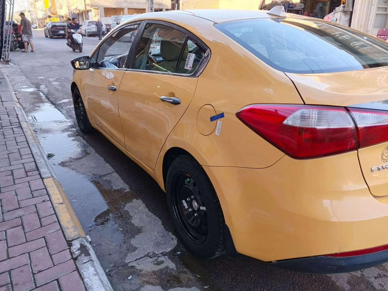 سلام عليكم مكلف بل نشر فورتي موديل 2015محرك وكير وحداديه سيارة جاهزه بيه جاملغ بدون دواخل مصفره هيئه وغرامات رقم جديد السعر المطلوب 79وبيه مجال الشراي بتصل ***********
