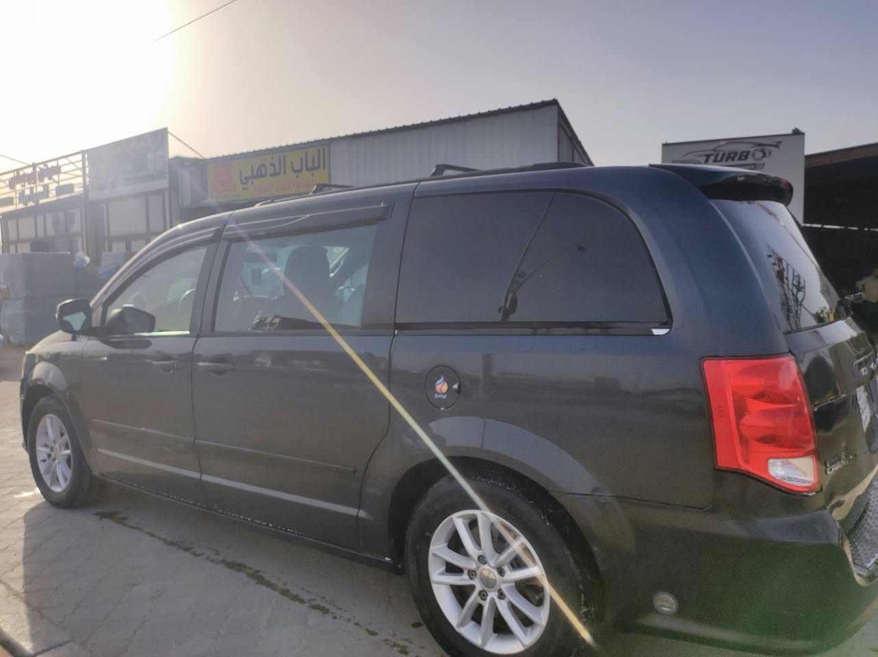 إلسلام عليكم 
دوج جارجر 3600sxt 2014 كفاله من الحادث وصبغ وتبديل  كير مامفتوح شرط  مكينه كفاله تبريد ثلج 3 قطع منضومه جديده جام كهرباء كشن السايق كهرباء سكليتر كهرباء قفل سرعه  كشنات بلع تحكم ستيرن جهتين لايت زنون ابواب كهرباء فرس ارضي حدايده تايرات 70 ب 100 دبل فان عاصفه رقم بصره سنويه ل28 السعر 135 وبيها مجال قليل ***********
