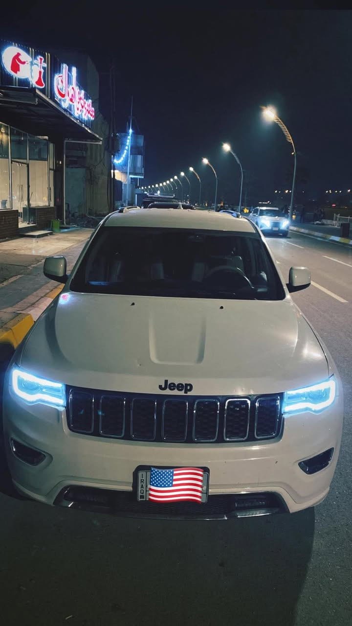 جيب شيروكي 2012امريكي محدثة ١٩ مكفوله من الحادث ومبدل دعاميات والجامرلغ لغرض التحديث سيارة جديده من كلشي كير محرك صدر كله مكفول رقم بغداد دولي والسياره بسمي تحويل مباشر مكانها ديالى السعر١٧٥وبيها مجال بسيط 
***********
