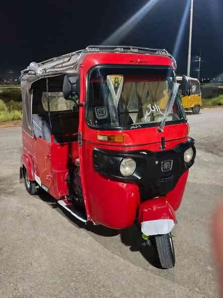 سلام عليكم تكتك للبيع موديل 22 شهر 12 اوراق اصولي خالد وصادق السعر 8اوبيه مجال حك  رقم الهاتف ***********
