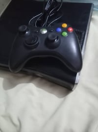 Xbox 360 • نضيف • يد وحدة