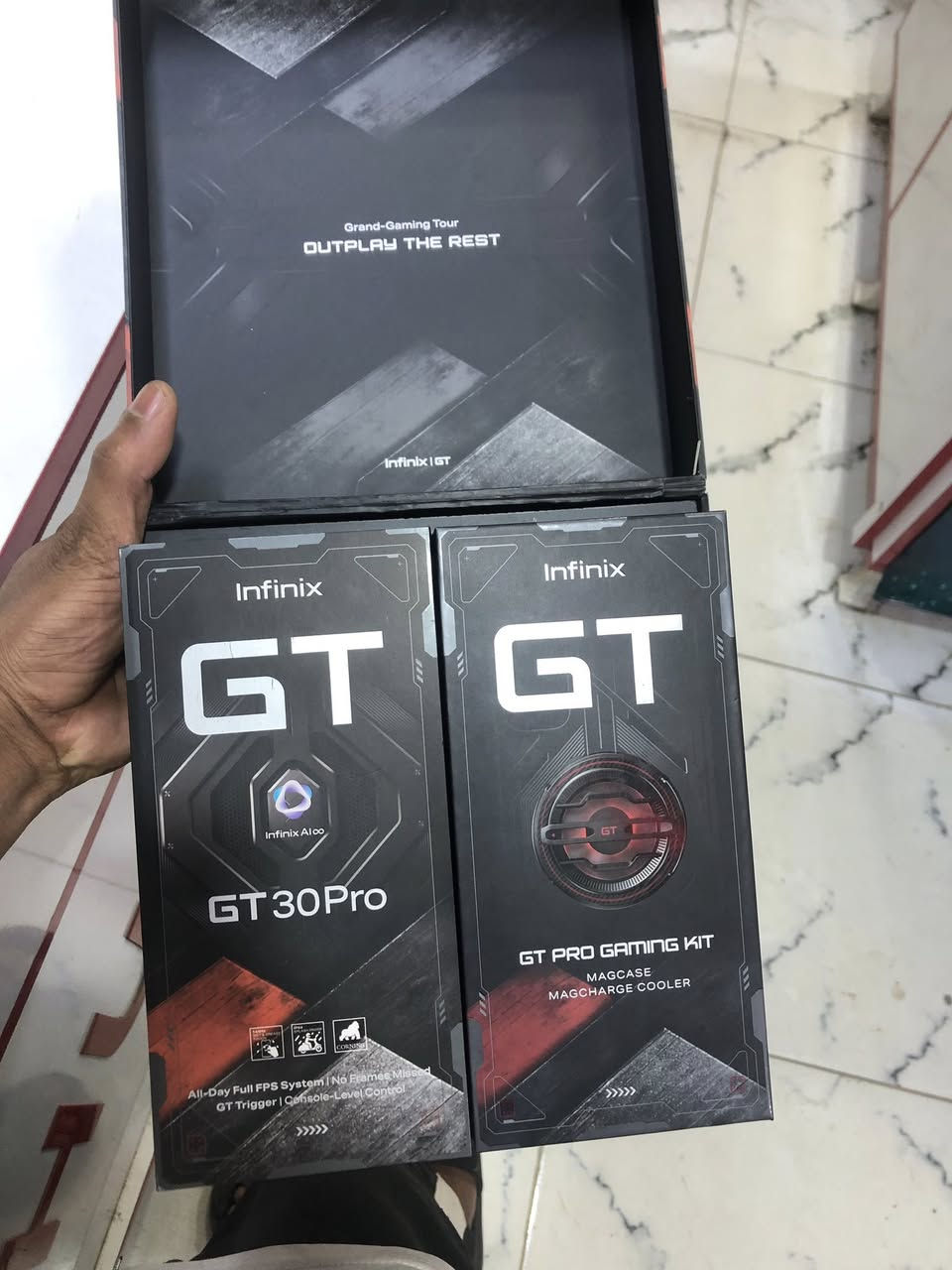 السلام وعليكم
جهاز GT 30 pro جهاز نسخة خاصة 
نسخة اليوتيوبرز 
يجي مع بوكس كبير يحتوي على بوكس الهاتف + بوكس فريز تبريد 
المعالج: Dimensity 8350 ultimate
البطارية: 5500 mAh
الشاحن: 45 سلكي. 30 لاسلكي
الذاكره والرام: 12- 512 ذاكرة عملاقة 
الكاميرا الخلفية:  108M+8M
الكاميرا الامامية: 13M
الشاشة: AMOLED
التردد: 144هرتز
استعمال ايام قليلة جدا اوبن بوكس 
للبيع السعر 475 الف واتساب ***********

