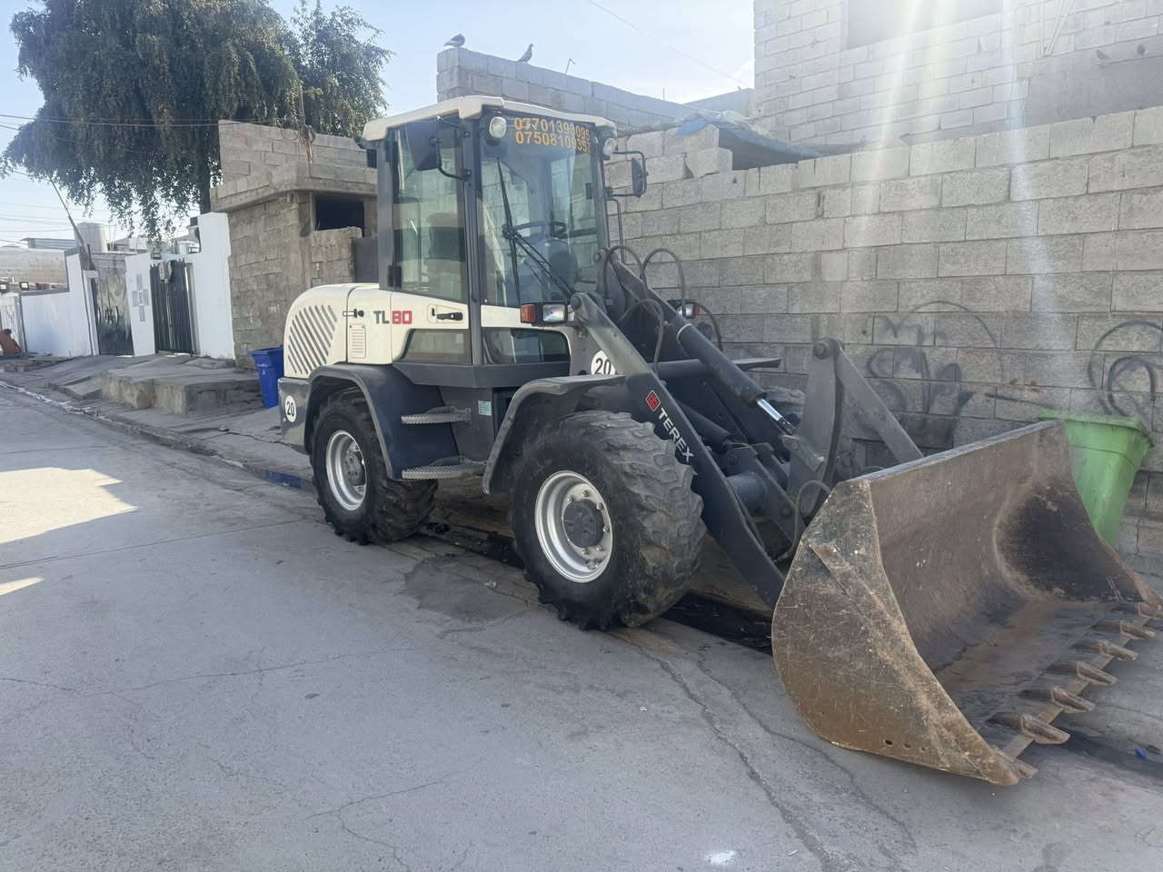 سلام عليكم شفل للبيع او مروسه ويا جي سي بي شوكيه موديل ٢٠١١رقم سليمانيه مكان كركوك ***********
