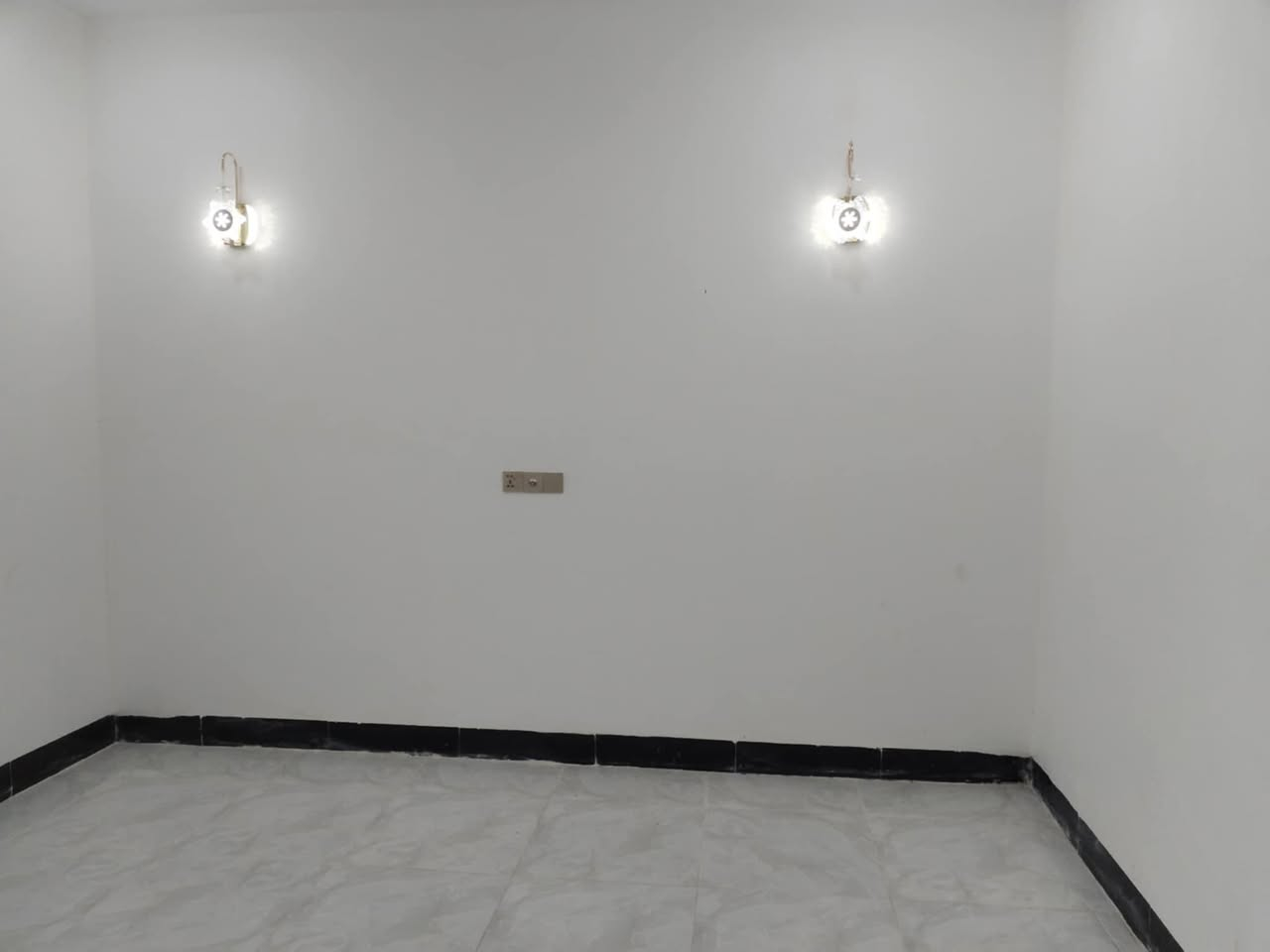 100 متر السعر الكلي 40 
مقابل ملحق قرية الغدير
مقدمه 20 وكل شهر 500


**إذا كنت صاحب هذا الإعلان وتريد حذفه لأي سبب، رجاءا أرسل رسالة إلى الدعم الفني**