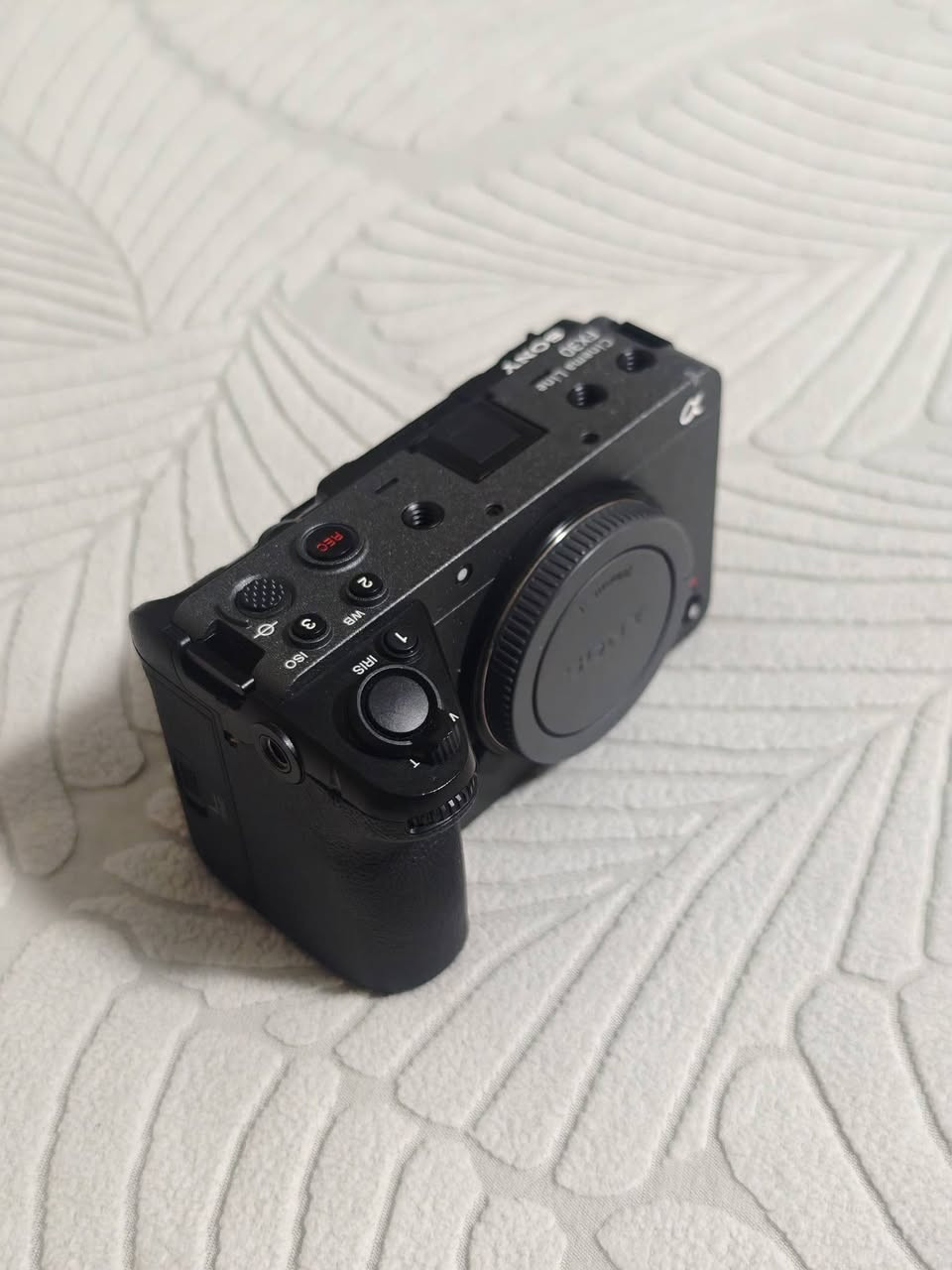 للبيع - مستعمل
• Sony FX30 + Tamron 17-70 mm f/2.8 (2,550,000 IQD)

• Lexar CFexpress Type A 160GB (170,000 IQD) كرت ذاكرة سريع جدا يدعم كل اعدادات الكاميرا

• K&F Concept NANO-X Variable ND Filter 67mm (60,000 IQD)
من افضل فلاتر الـND

• FZ100 Battery إضافية (30,000 IQD)

-----------------

الكاميرا بحالة ممتازة ومابيها أي مشاكل نهائيا سبب البيع لتطوير المعدات
عنواني بغداد المنصور

السعر الكلي: (2,810,000 IQD)


**إذا كنت صاحب هذا الإعلان وتريد حذفه لأي سبب، رجاءا أرسل رسالة إلى الدعم الفني**