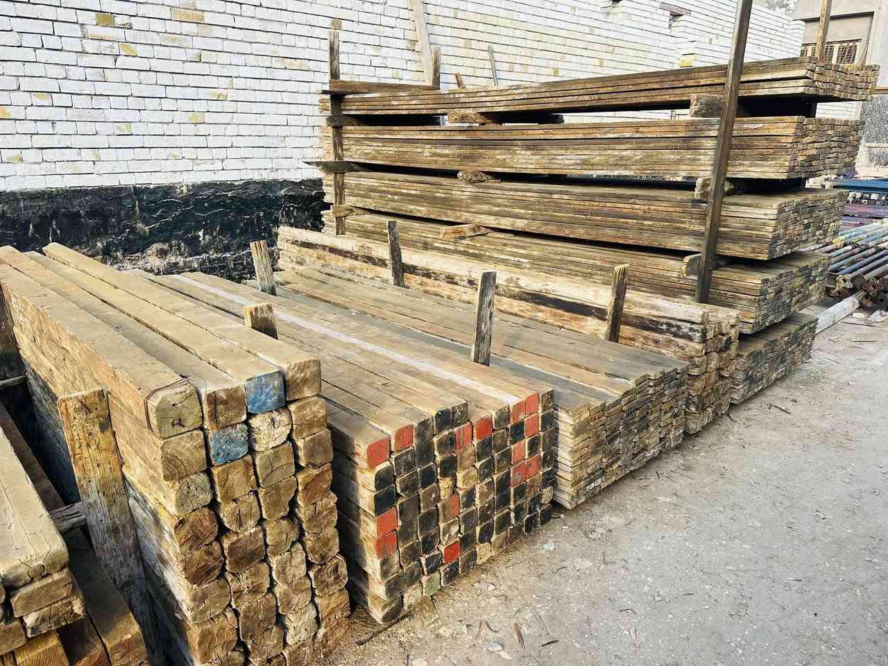 قالب خشب للبيع 13 مكعب /***********
