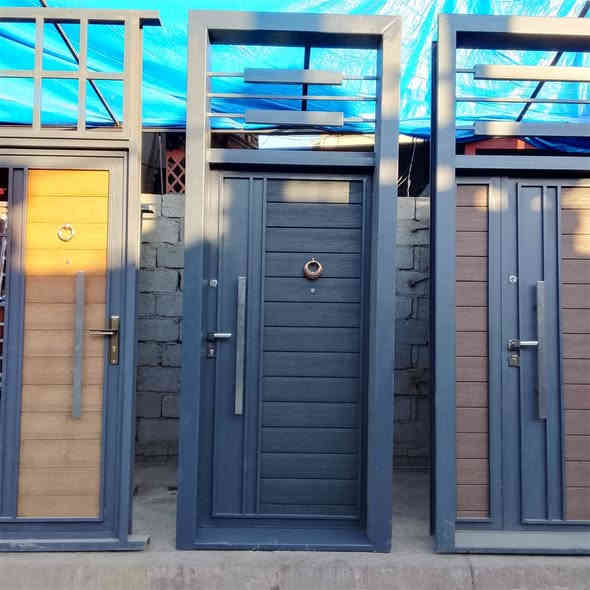 يوجد جميع الابواب  قاصة ولجنل بجميع القياسات والنقشات واسعار مناسبة كلش للستفسار ***********وبي وتساب العنوان الفلوجة
