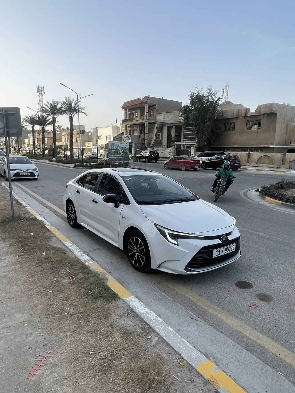 سلام عليكم شباب
كورلا شكل الامريكي ٢٠٢٥ 
ماشية ٩٩٠٠ 
مكفولة كفالة عامة من كلشي 
سيارة علا وضع شركة 
مواصفاتها فول داخل مخمل 
شاشة كار بلي وكامرة  
سلايد 
ويل كروم
رادار امامي 
مانع تصادم تحديد مسار 
سايد بريك بصمة اوتو هولد
درايف مود  و اي في مود 
سعر ٢٢،٨٠٠،٠٠٠
او ١٥٢ ورقة 
***********
مكان سيارة بغداد المنصور
