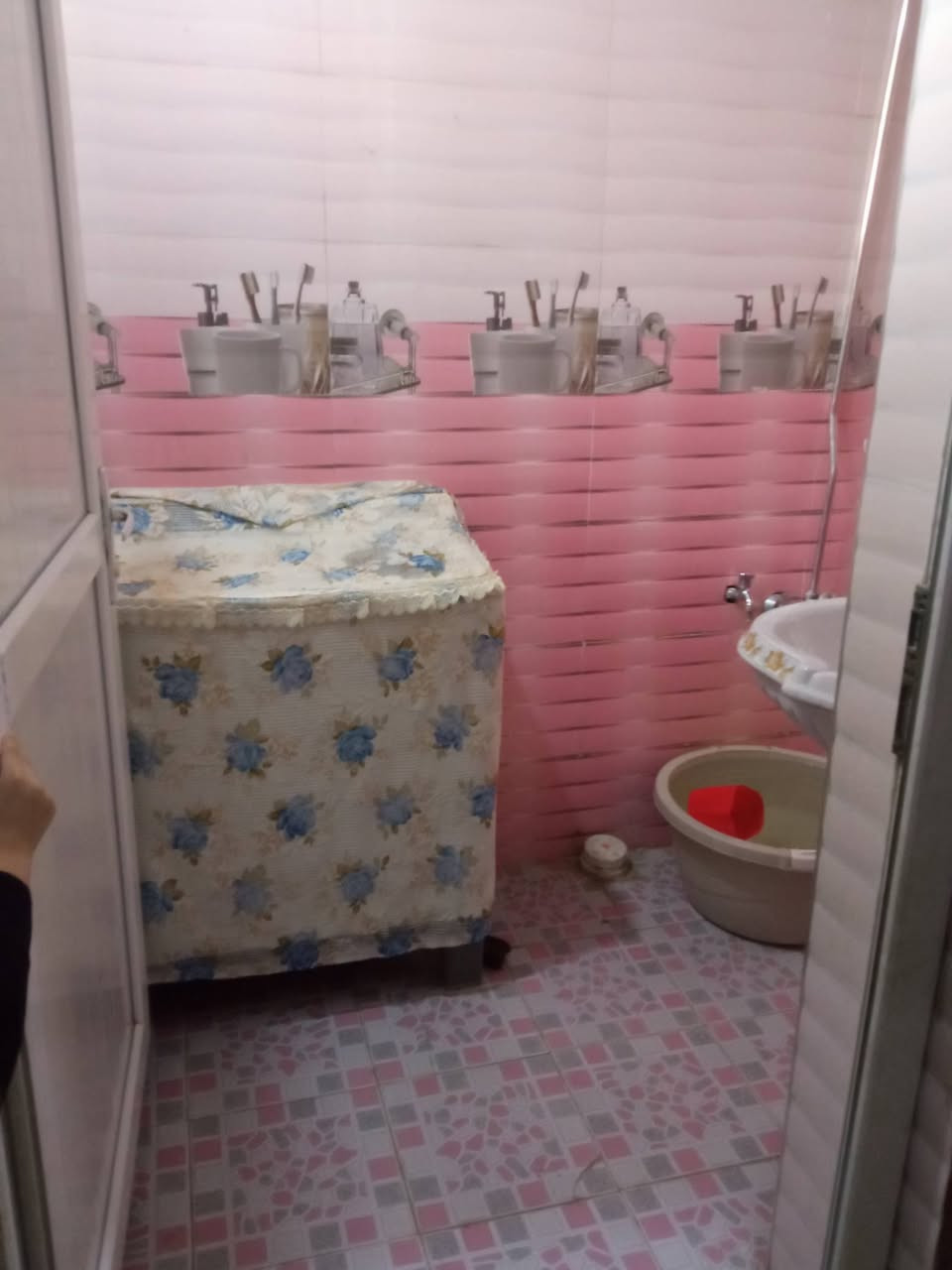 المساحه ١٥٠متر طابو زراعي سند باسم صاحب البيت
حله بكرلي حي الفنانين 
خلف مدرسه آبن طاووس قريب شارع ٢٠متر
محتويات الدار طابق واحد #غرفة نوم واحدة +#كلدور +#مجمع صحيات +#مطبخ +#مناور عدد2+#صالة +#ومدخل +#حديقة +#وكراج سيارة 
موقع ممتاز وخدمات متوفرة كاملة مدرسة قريبه مسافة دقيقه مشي والمنطقه كلش حلوه 
مي +
مجاري 
+كهرباء فول +شارع سبيس 
عرض الشارع 11متر 

للاستفسار  اكثر عن البيت مراسلة صاحب البيت ع هذا الرقم 
‏‪0781 313 6980‬‏ السعر 63وبيه مجال بسيط
