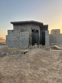 بيت هيكل للبيع وياه قطعه البيت مساحته ١٠٠والقطعه ١٠٠المكان خلف بانزين ...