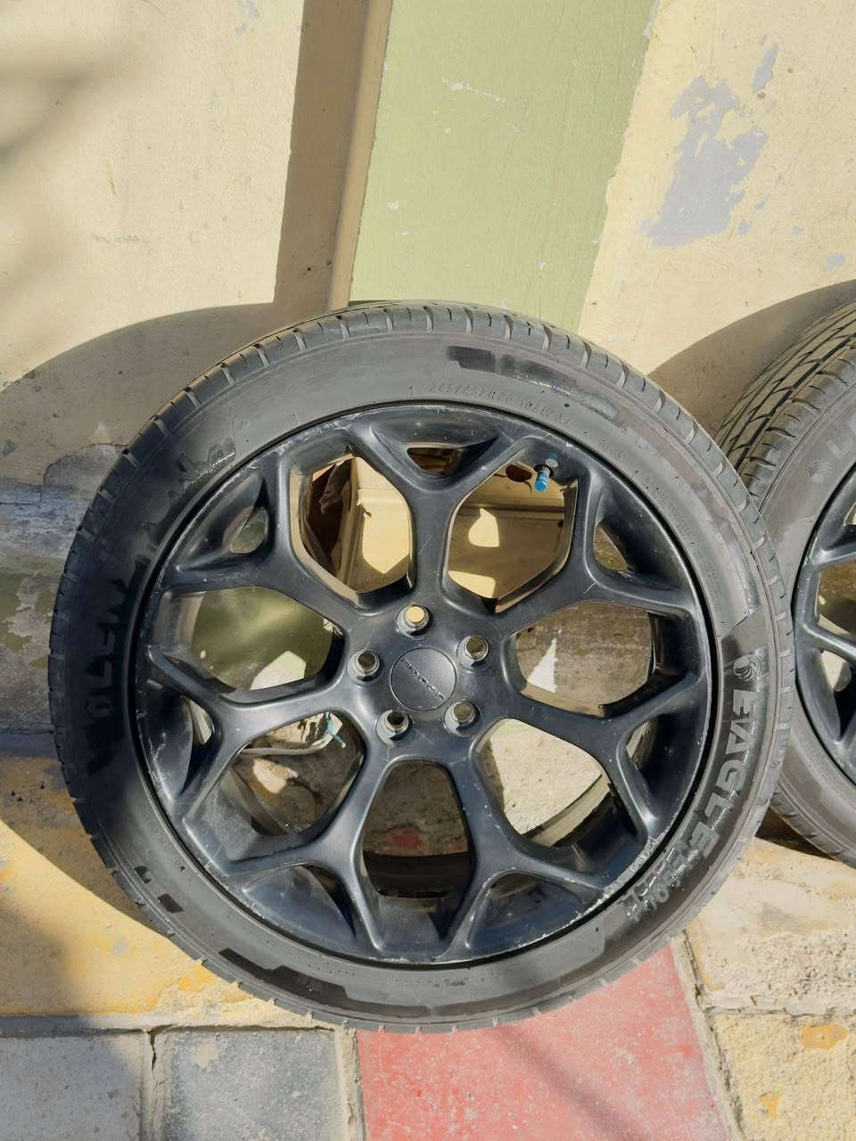 للبيع قياس 20 بي تخم تاير قبل أقل شهر شادهن سعر 300 مكاني بغداد ***********
