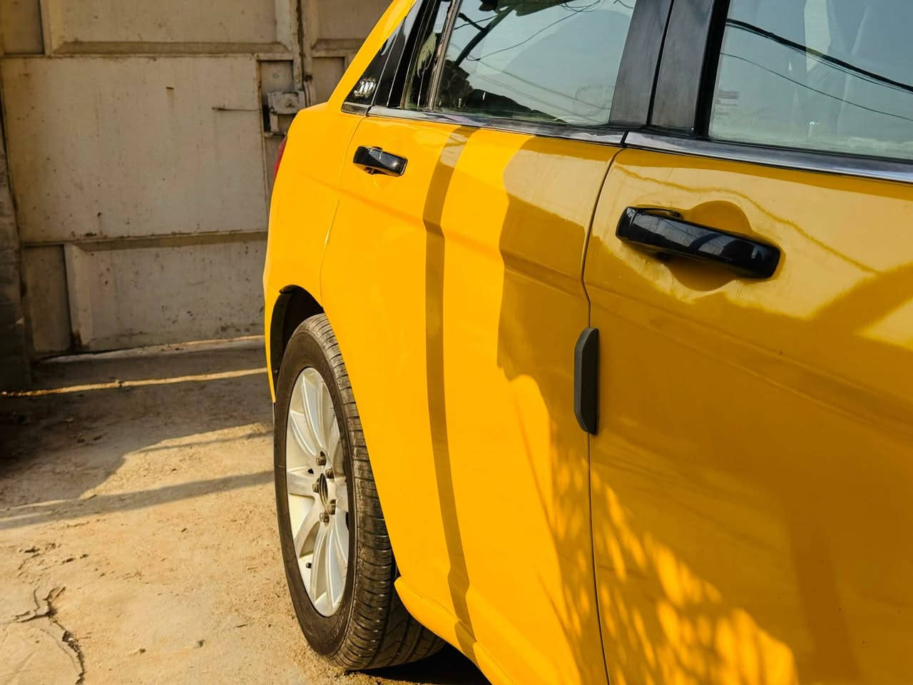 كلايسلر موديل ١٢ . محرك ٣٦٠٠.رقم انكليزي بأسمي السعر ٦٥ ورقة ..***********
