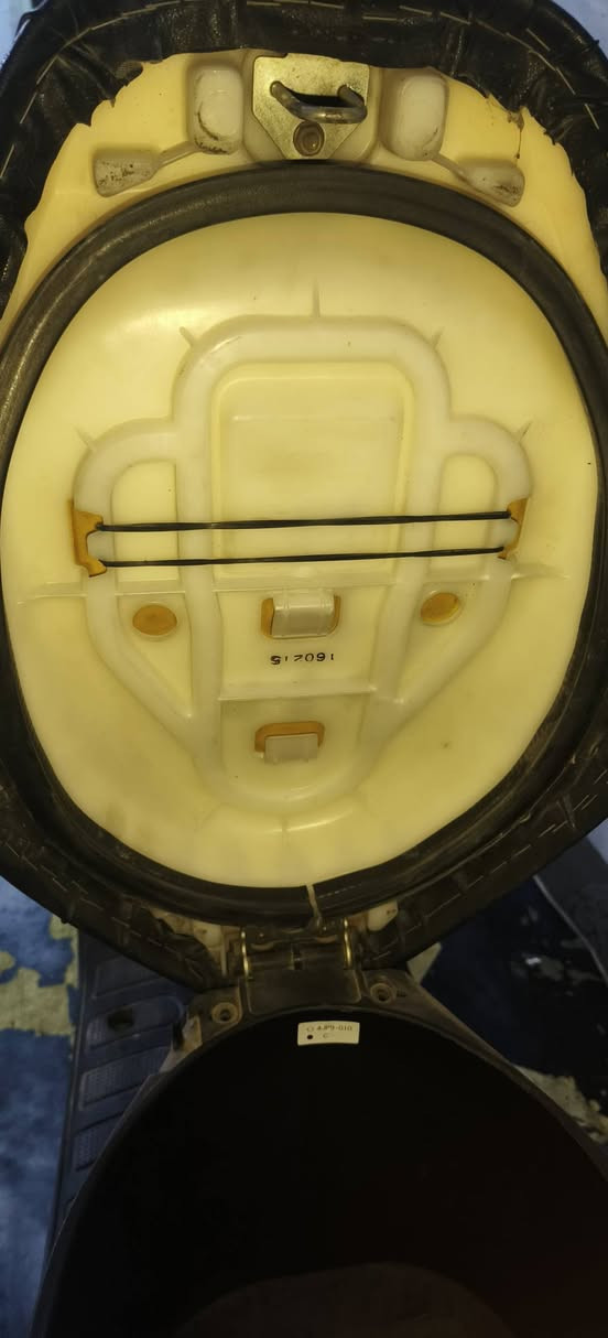 دراجة بتره خطين تاريخ الطلعتها بيه من الحاوية موجود بالوصل دراجة كاملة مكملة للبيع تجي تفحص واخذها وين ما يعجبك مستعجل ع بيعتها 
***********
