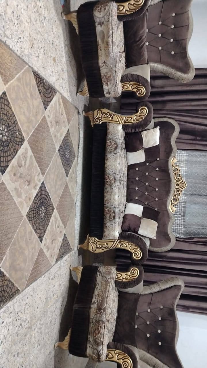 ملكي 10 مقعد 💺 اخو جديد اي ضرر مابي تسكام ثكيل تكمه سعر 375 بي مجال مكان لبياع *********** يوجد واتساب
