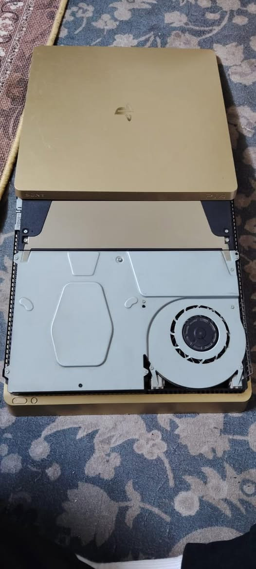 بلي فور سلم اون لاين باندل ذهبي لا مفتوح ولا مصلح جهاز لوك ستيكر ذاكرة ٥٠٠ فقط ويا الفيش ول جوستك الاصلي مو تجاري سعرة ٢٣٠ مكاني بغداد ***********
