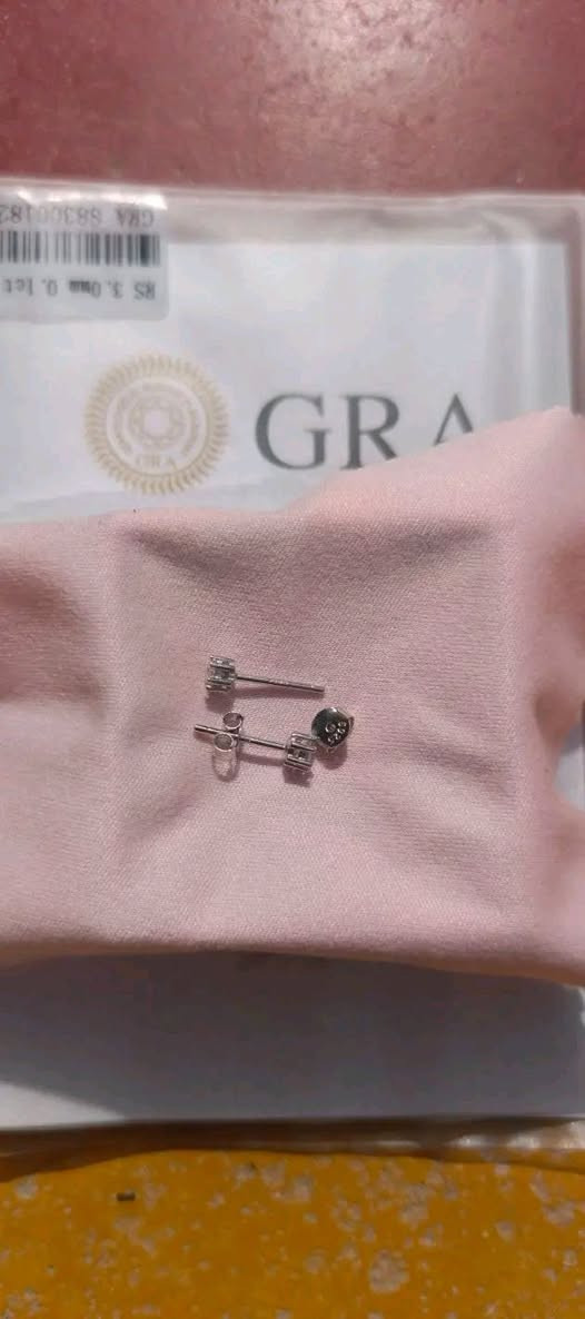 زوجين تراجي موسنات مع كارت مختومات قفل وتراجي 925 الماس الموسنايت يم اعلئ سعر


**إذا كنت صاحب هذا الإعلان وتريد حذفه لأي سبب، رجاءا أرسل رسالة إلى الدعم الفني**