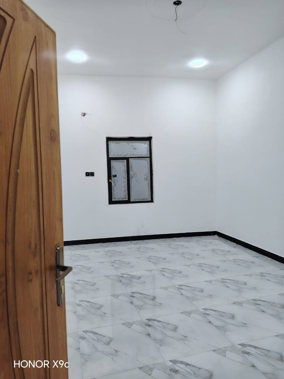 (بسم الله الرحمن الرحيم)
دار للبيع المساحه 250م🏡
العنوان الجزيره الفيروزيه شارع رقم9 الموقع مميز 🌷
يحتوى علـّۓ 
3 غرف منام نضام سويت
أسقبال. صاله. مطبخ.صحيات داخلي خارجي.مناور

#نوع_صبغ البيت ڱڵـه  جوتن ديكور ايطارات
#نوع_البيبان وشباك حديد او اخشاب ڱڵـه  تفصال
الخدمات كامله ماء كهرباء اناره شارع 8متر تبليط🛣

نوع طابو صرف زراعي بأسم عراقي حصراً🫆📜

للاستفسار
رقم الهاتف
***********📞
