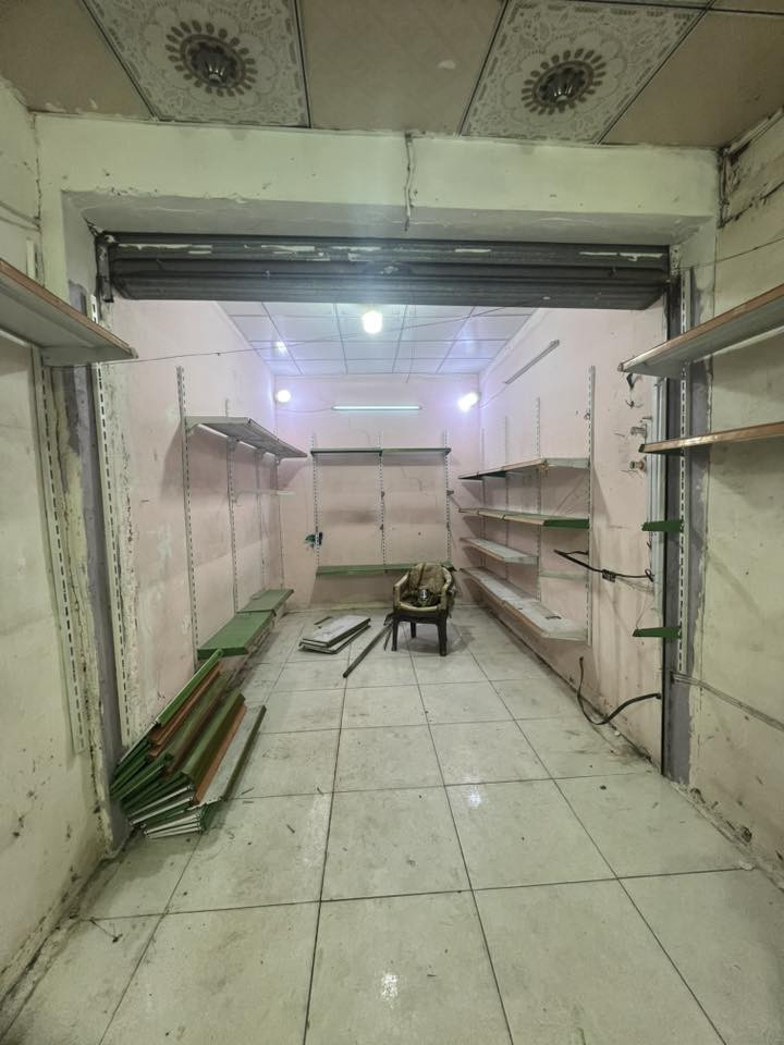 رفوف للبيع عدد الرفوف اكثر من ٥٠ الى٥٥ جداً نضيفه وجديدات كاملات بس تاخذ وتشد ومسحه خفيفه 

للتواصل: ***********
