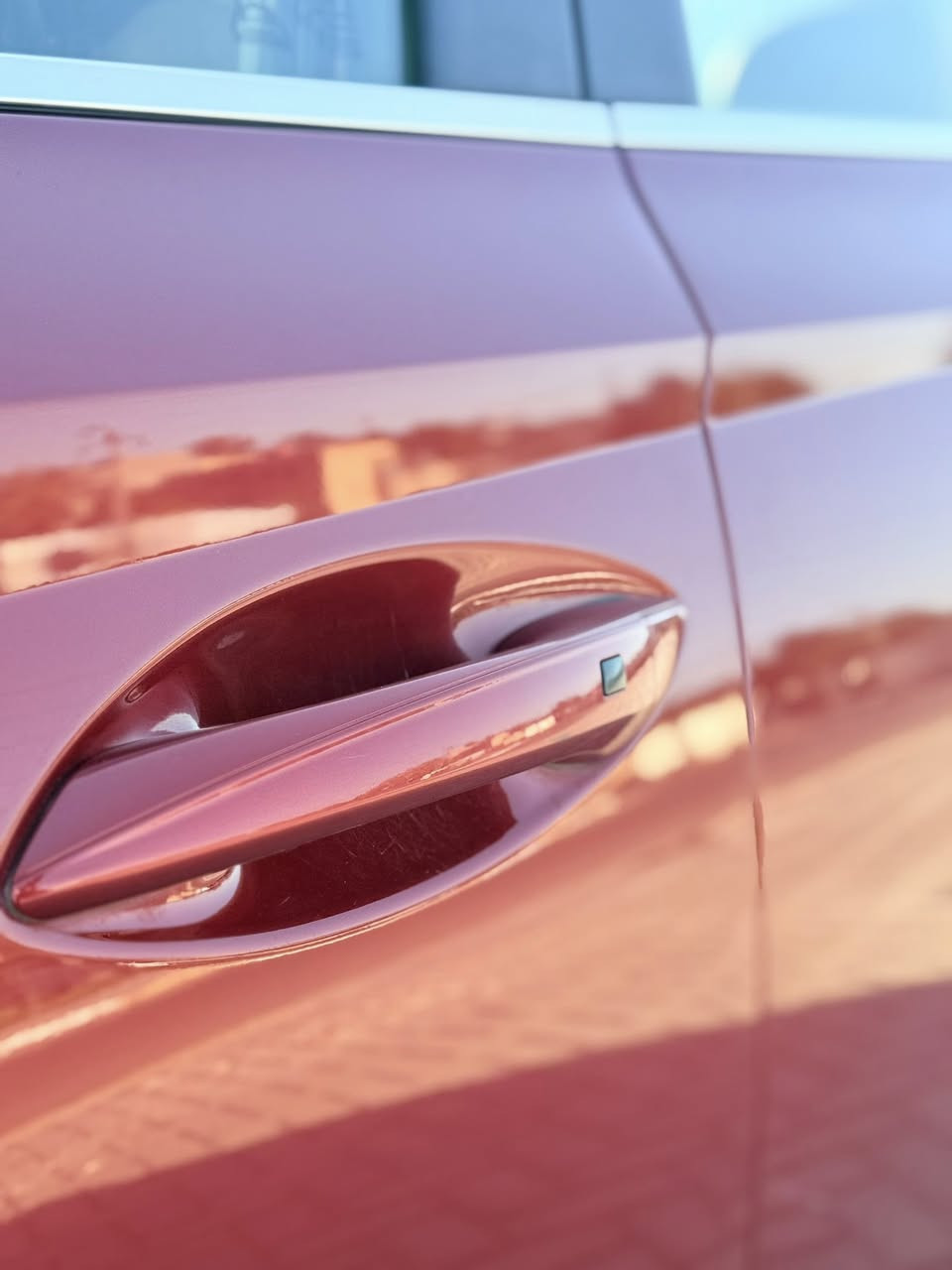 السلام عليكم سوناتا هايبرد ٢٠٢٣ للبيع
السياره فوول تمشي ٩٥٠ كيلو بالتفويله ٤٥ لتر 
ماشيه ١٩٠٠٠ وارد امريكي  
اربع كاميرات 
نظام سماعات Bose ١٤ سماعة
سقف بانوراما
رادارات امامي وخلفي وجانبيات 
رادار مانع تصادم وتعديل مسار  
سايد بريك بصمه 
قيادة ذاتيه  
اربع انظمه قيادة sport eco smart 
اوتو هولد تتوقف بالازدحام يعني متحتاج تحطه ع ال N

تبريد وتدفئة مقاعد كشنات جلد قطعتين تبريد والكشنات كهرباء 
لايت   امامي وبك لايت لد 
لايت زنون كل لايت بي ٤ عدسات 
حادث السياره جاملغ يمين وبنيد  وبيهه باب خلفي وجاملغ خلفي صبغ 
السعر 178$ وبيه مجال السياره جديده بمعنى الكلمة ويالخير ع الياخذهه 
*********** 
واتساب رسائل فقط 
مكان السياره بغداد البياع البيع المباشر شارع الضغط
