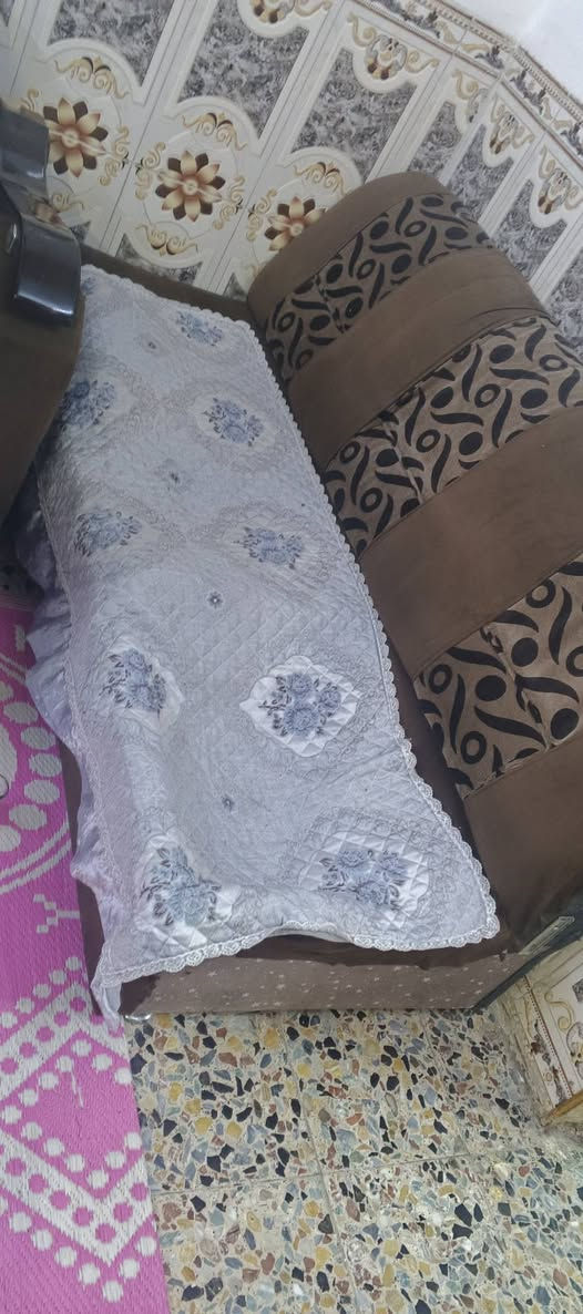 تخم 10 مقاعد سعر 130 بي مجال مكان الشعله
***********
