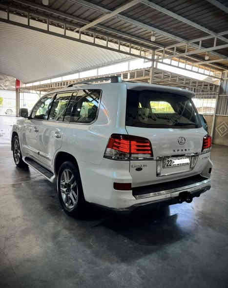 للبيع لكزس LEXUS LX 570 2013 
 السياره بيه الدعاميه الاماميه رش فقط اثر شخوط وبيه شبر BDR بخشم الجاملغ عكس السايق ما مبين اصلاً وبيه 3 رصعات بالقماره صايرات بالجسر مو حالوووب ‼️ باقي السياره كفاله عامه 
رقم اربيل باسمي  

اللون: ابيض صدفي
فول مواصفات ١/١
8 سلندر محرك 5700
* سلايت
* كراسي جلد 
* كراسي كهرباء
* تدفئة تبريد بالكشن
* ٣شاشات اصلية
* تشغيل عن بعد 
* جكات
* فور ويل
* أنظمة قيادة 
* نظام CRAWL
* ثلاجة
* فول تحكم ستيرن
* ستيرن كهرباء
* دبل كير ( عادي+ اوتوماتيك)
* شفتات كير بالاستيرن
* دبل حساس ( امامي+خلفي)
* مرايات كهرباء (شفط) 
* لايت عدسة زنون عالي ناصي
* زراك لايت
* ويل 20 
* ماشية 155

للأستفسار الأتصال

هـ ***********
