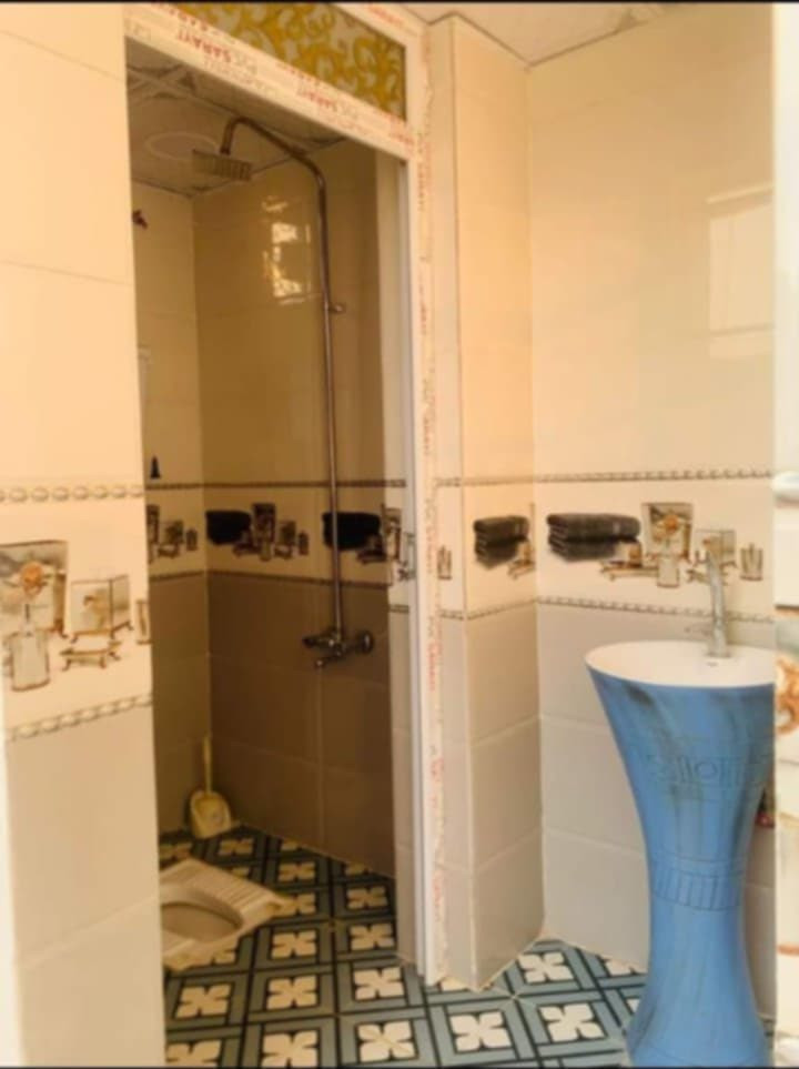 بيت للبيع حي القادسية التأهيل الطبي المساحه 150م  الوجه 5 النزال 30 البيت طابقين 3غرف صالة استقبال 3صحيات مقابل أسواق الجامعه  التحويل مباشر عرض الشارع 15م

للاستفسار :- مكتب نصير للعقارات 
العنوان :- تكريت ، القادسية ، وسط شارع قطعة 500
***********
نرفق لكم صور الدار
