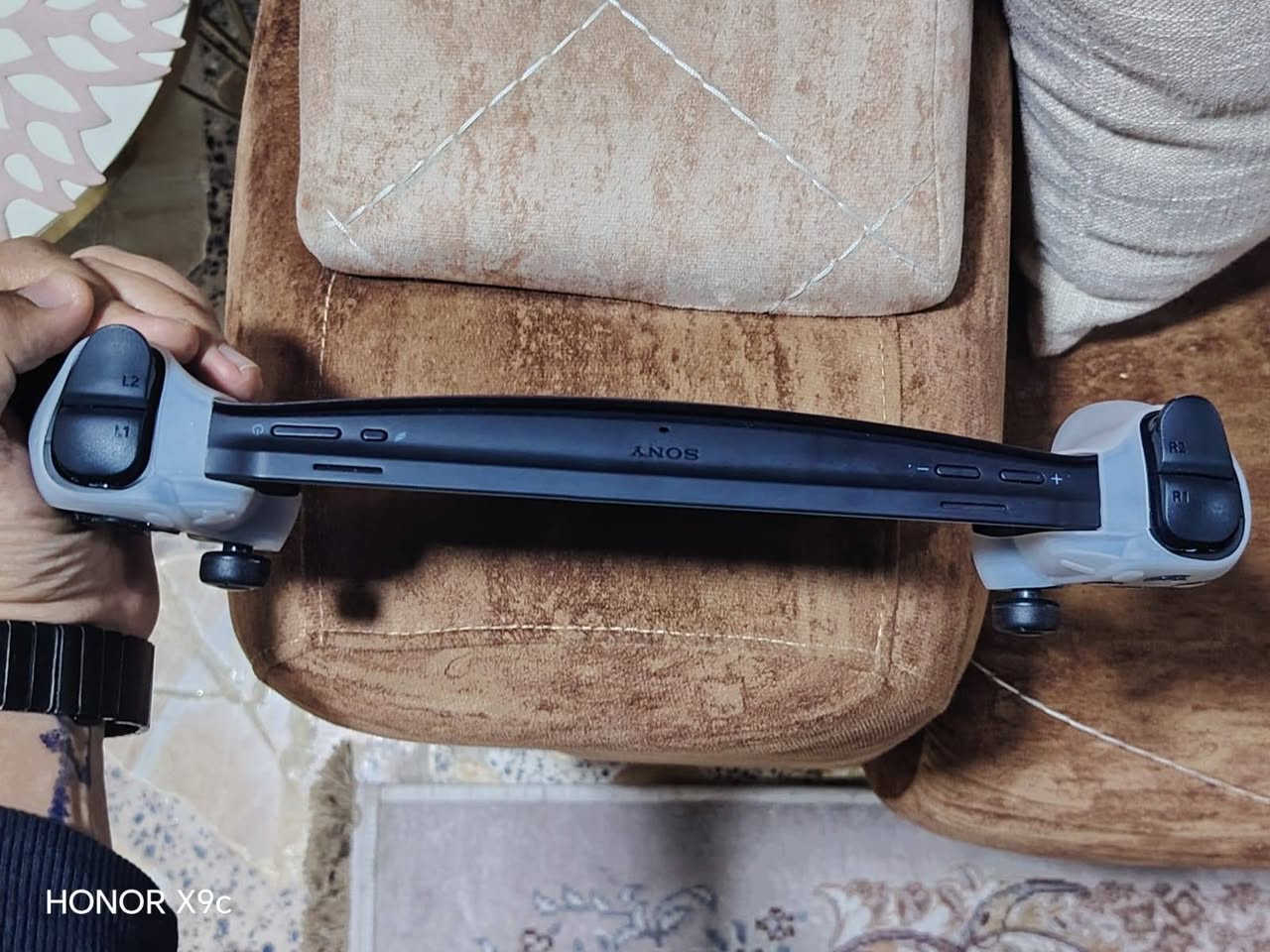 من رخصه الادمن
السلام عليكم عندي جهاز بورتول بلي ستيشن 5 مثل ما بالصوره الجهاز جديد كارتونه وجنطه وياه لاصق ضد الكسر و قبضات جلاتينه مشتري ب350 عارضه ب325 و بيه مجال الي يريده فقط مو يطب يعامل و يطلع و شنو هال الجهاز الي يعرفونه و شرايه ادخلي
مراسله خاص او واتس ***********
