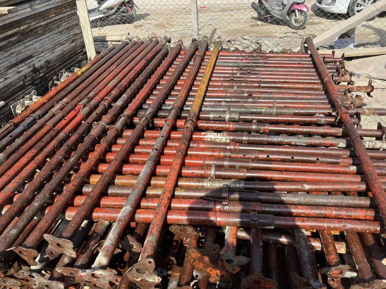 السلام عليكم جكات للبيع عجمان الإماراتي الأصلي نضيف مثل ما واضح بالصوره نسق واحد كلهن العدد(1638) +حاضن تركي العدد (363) العنوان حله ‭0780 136 6181‬
