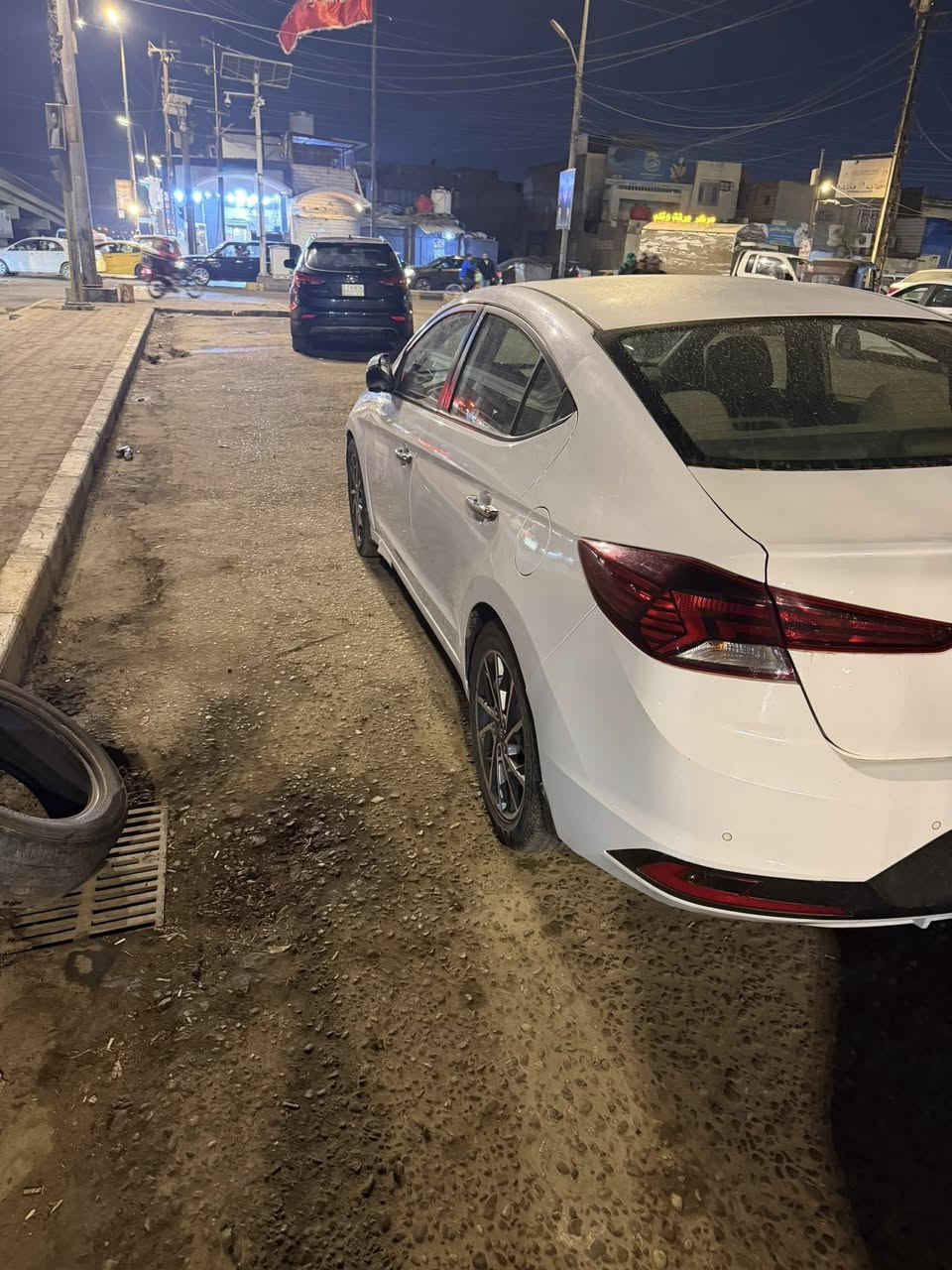 النترا موديل 2020 خليجي ماشيه 70 لون ابيض تبديل جاملغ امامي والباب امامي جهه السايق اصلي وكاله ويوجد بيه صبغ باب الخلفي ما الجاملغ الخلفي ايسر وحسب السونار منشور ماكان السياره ميسان العماره اواتصال عالرقم ***********
