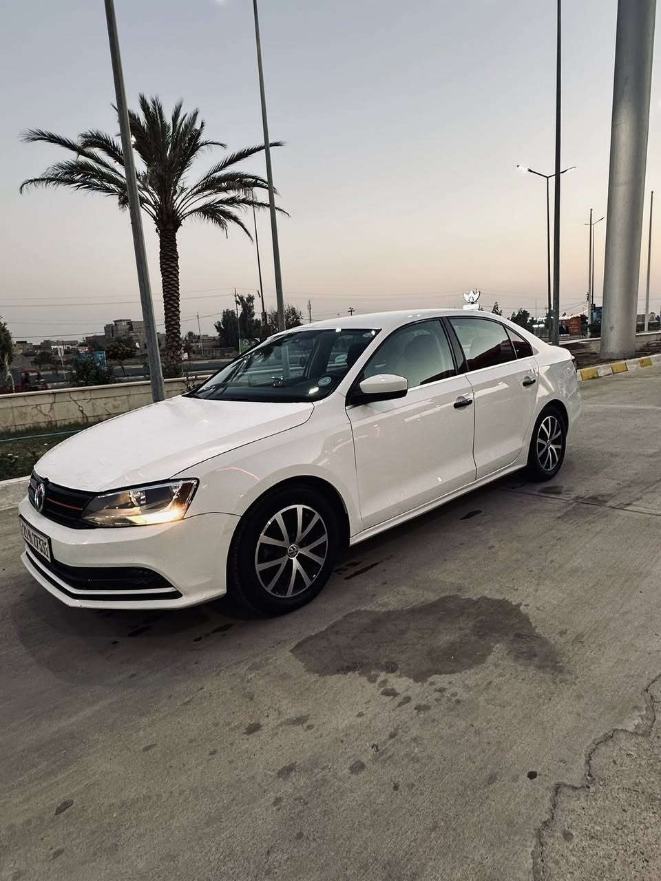 السلام عليكم 

فولكسواكن جيتا للبيع  محرك 14t اوتو كير ومكينه كفاله

موديل 2017

مواصفات S    
السياره الرقم سليمانيه  

الحادث. بونيد صبغ مع نص جابرلغ امامي  وبل هلال الخلفي شبر صبغ 

وكوبن بانزين موجود

السعر /128.       مكان السياره كركوك
 
 سنويه هزه كلشي جديد سياره بسمي 
رقم الهاتف /***********
