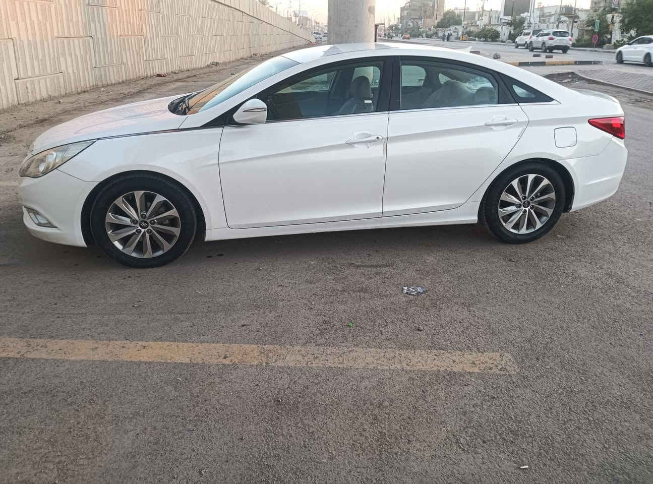 السلام عليكم سوناتا موديل 14 كير محرك مكفولات بيها بنيد مبدل وجنطه جاملغات خلفيه مصبوغه خليجي السياره رقم بغداد عارضها 115 مكانها بالحله ***********
