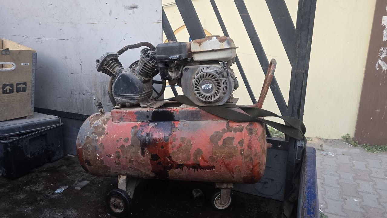 السلام عليكم للبيع مكاني بغداد الشعب
الأزرق شغال دبل تاروسه ٥٠ لتر والبرتقالي واكفه بي المولد 
ثنينهم ب ١٥٠ الف الشرايع يتصل 
***********
