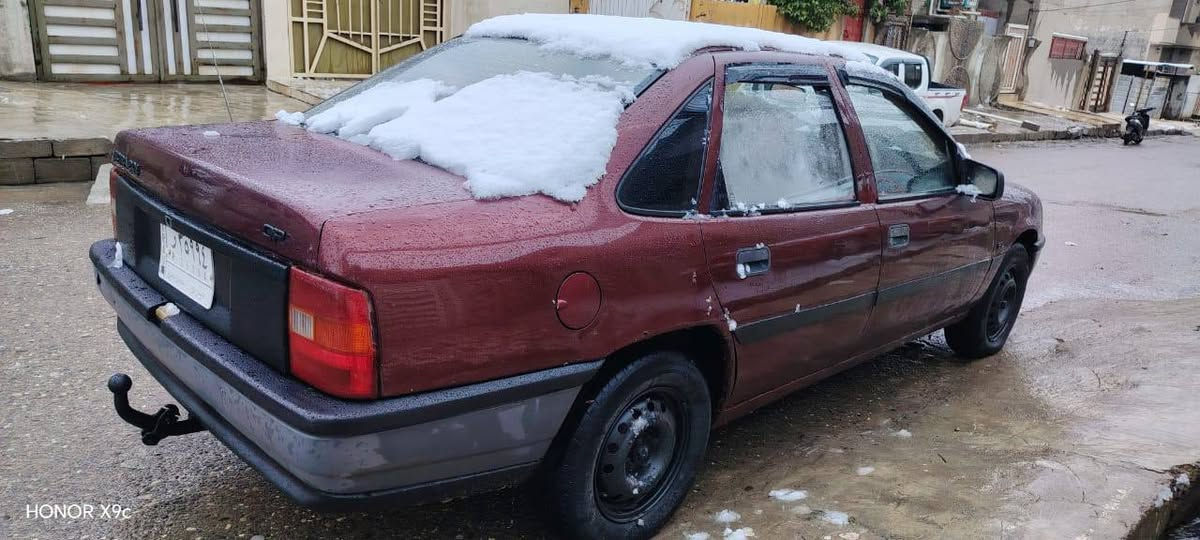 السلام عليكم
اوبل فكتره للبيع 
موديل 91
حجم 20
كير محرك شرط
سنويه عضمي شرط تحويل 
سياره جاهزه حلوه مال بيت
السعر 42 بي مجال 
***********
