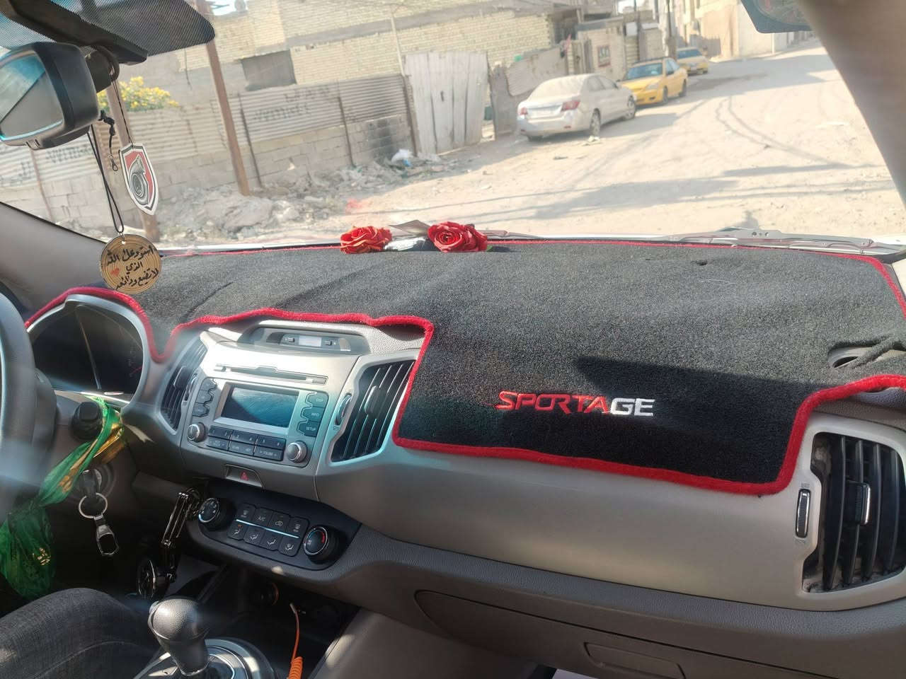 السلام عليكم سبورتج موديل2012
سياره مكفوله من كلشي مابيه نقطه صبغ مكينه مكفوله كير هم سياره بغداد ماشيه 194 الف*********** رقم صاحب سياره
