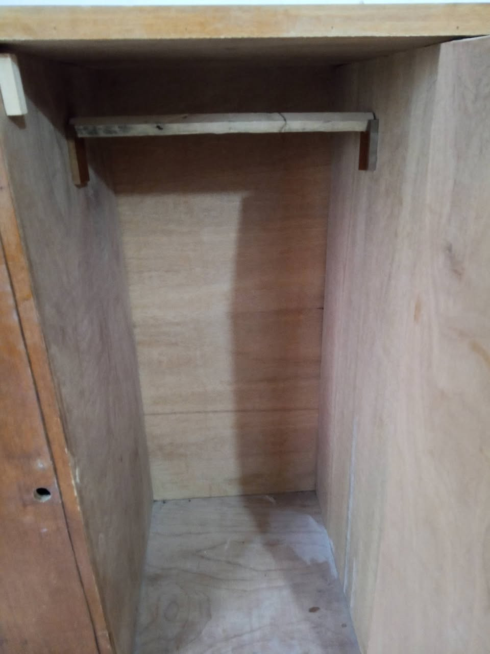 السلام عليكم ورحمة الله يوجد مناميه للبيع المكان ناحيةالشورة قريه تلواعي السعر خاص رقم الهاتف ***********
