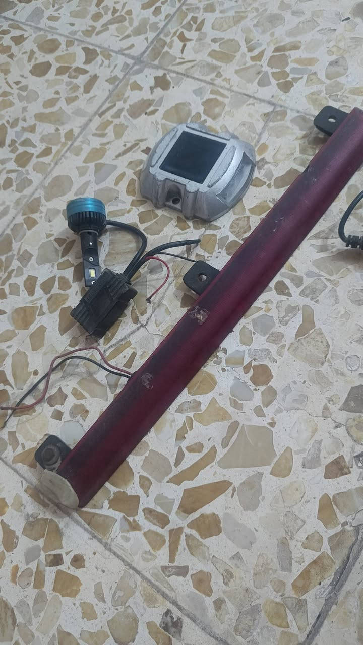 زينون عدد 3 ثنين يعني زوج شغالات بس الثالث مفحصته لان مابي فيشه تكبس وسطاب بريك شغال مال سوناتا قديم يعني كلهن يشتغلن مكان سبع قصور الي يريدهن يراسلني واتساب ***********
