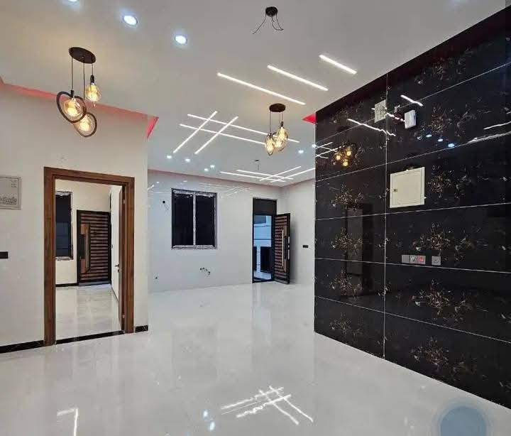 معنا نحو الافضل⁉️
تنفيذ واجهة منزل حديث من عدة زوايا جانبيه 🪟 مفتوحه لابراز التفاصيل المعماريه الجماليه تناغم المواد والألوان لنقدم لكم رويئه متكامله تليق بك منازل للبيع مكونه من طابقين البناء درجه اولى تصميم وتنفيذ واشراف  مهندس 👷
#الموقع ⛔ مرغوب قريب على السياحي الداخلي لابو الخصيب 🪩
#تبعد المنازل  عن التبليط السياحي   بمسافه حوالى↩️ 200م أما الشارع المطل ع المنازل                   عرضه 🔝 10امتار
⬅️⬅️علما أن 🌐الموقع مزود بكافه الخدمات ماء متوفر ع مدار 24ساعه مالح و حلو وكهرباء وشارع مبلط يوصلك الهن واضيف  إلى ذلك متوفر سوق كامل براس الشارع قريب عليك تكدر تلبي احتياجاتك كله ✅
❇️تفاصيل كل منزل 
ديوان -صاله- مطبخ -حمامات- كراج 
6غرف منام موزعه ع الطابقين 
الطابق الاول بي 2غرف أما الطابق الثاني بي 4غرف منزوده بنظام سويت 
جنس العقار طابو عراقي سند 
❇️السعر 225 وقابل للتفاوض مع المشتري 
✳️نوع البناء بلوك 
❇️المساحه 240م 
❇️العنوان ابو الخصيب منطقه البهادريه جهة الشط شارع الكطه 
❇️للاستفسار يرجى التواصل معنا عبر الهاتف ع الرقم التالي 
***********
متوفر واتساب ايضا 📲
