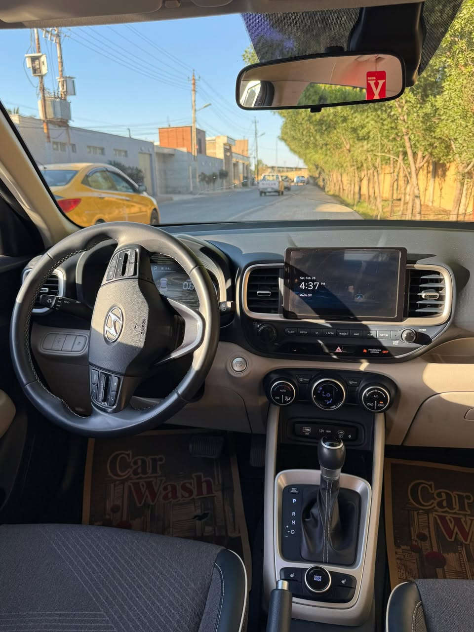 هونداي فينو موديل 2023 
لمتد
توكلر قماره ابيض 
ازرق نيلي 
ماشيه 21000الف
كير ومحرك مكفول 
بصمه
شاحن واير ليس
كشنات تدفئه
رادارات توقف ذاتي وتحديد مسار 
كشنات كنتاره جلد ومخمل
الضرر قبق صندوق صبغ نفسه فقط 
بدون ايرباك وبدون دواخل
السعر 140  
المكان بغداد
للاستفسار ***********
