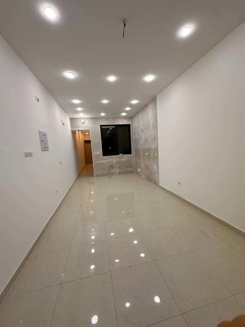 #للايجار_في_السيدية
وحدات سكنية زيرو مربع الاقتصاديين

طابق ارضي+ طابق ثالث
الطابق الارضي معزول عزل تام 
الطابق الثالث دخول مشترك
تحتوي ع غرفتين نوم وصالة ومطبخ وخدمات
السعر الطابق الارضي 800 الف قفل
السعر الطابق الثالث 700 الف قفل

للأستفسار:***********

مكتب الفهد الهندسي للأستثمار العقاري
