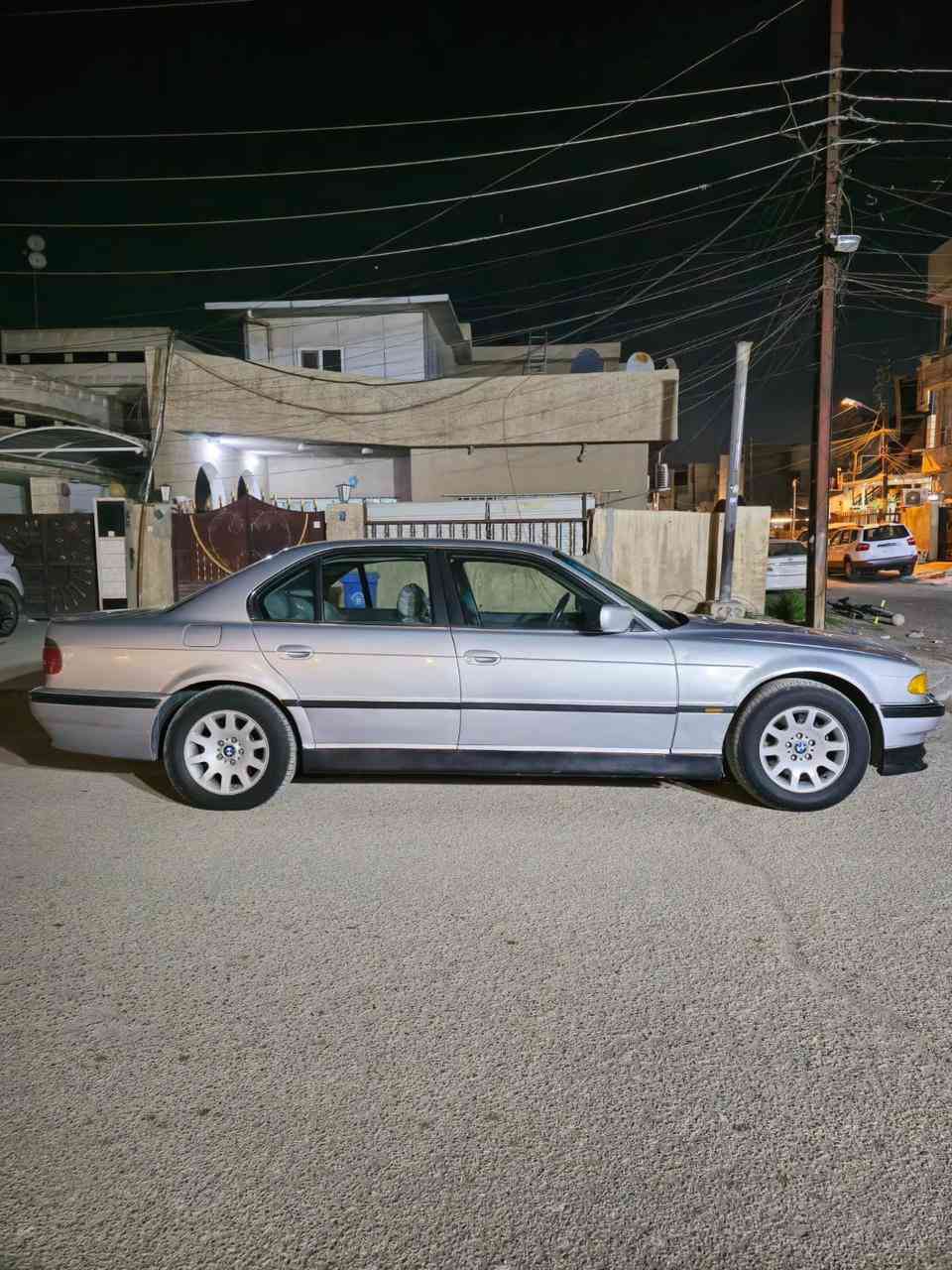 BMW 740
رقم بغداد 
مكان السياره العامريه 
السياره وفول مواصفات 
سلايد روف 
دبل جام 
بداله 
حساسات خلفيه 
الكشنات كهرباء 
تدفئه تبريد 
نقص السياره صدر امامي و شفط الصندوك 
السعر65وبيه مجال 
***********
