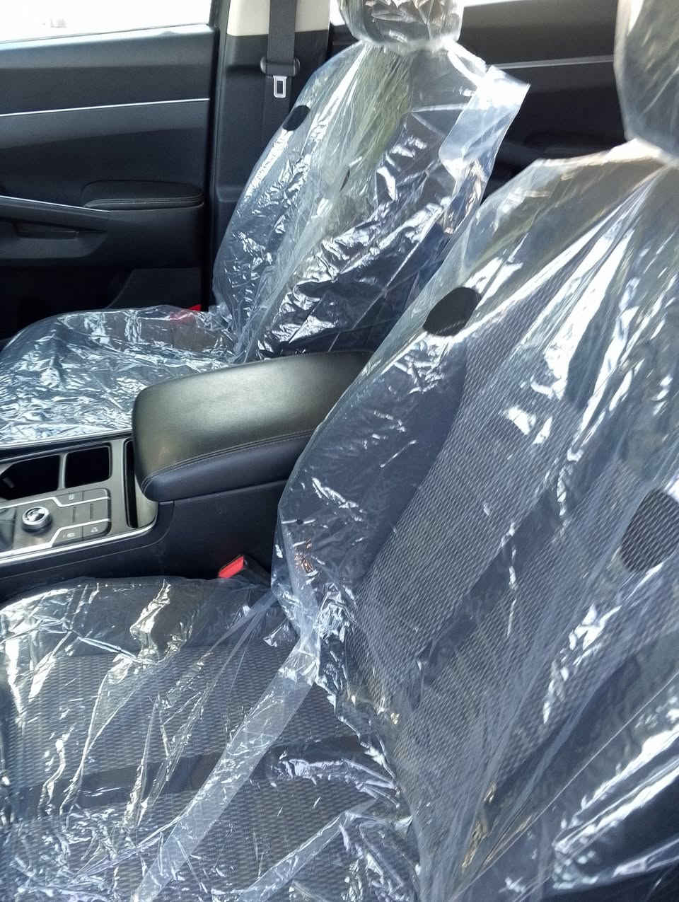 سلام عليكم سورنتو وارد أمريكي  موديل 21 محرك 2500 مشايه 55 الف مكان واسط مركز المدينة للبيع فقط سعر 217ورقه.  الرقم ***********
