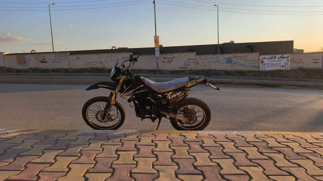 سەرەتا بە ناوی خودا، 
کەویار مەکینە ٢٠٠ لە قوەتی خۆی بێزارە،
شتێکی جوان مەقول کامل کارەبای ئیش دەکات دوو جووت تایەی لۆکی لە ژێردایە لە ڕەسم کان دیارە،
تەنها سەری بانزین کەی کەوتوە تۆزێ ڕۆنی لێ دەڕوات جێگەی باس نییە،

لە سلێمانیم،  

نرخی ٦٠٠ هەزار مامەڵەیەکی برایانەی تێدایە. السليمانية, العراق


**إذا كنت صاحب هذا الإعلان وتريد حذفه لأي سبب، رجاءا أرسل رسالة إلى الدعم الفني**