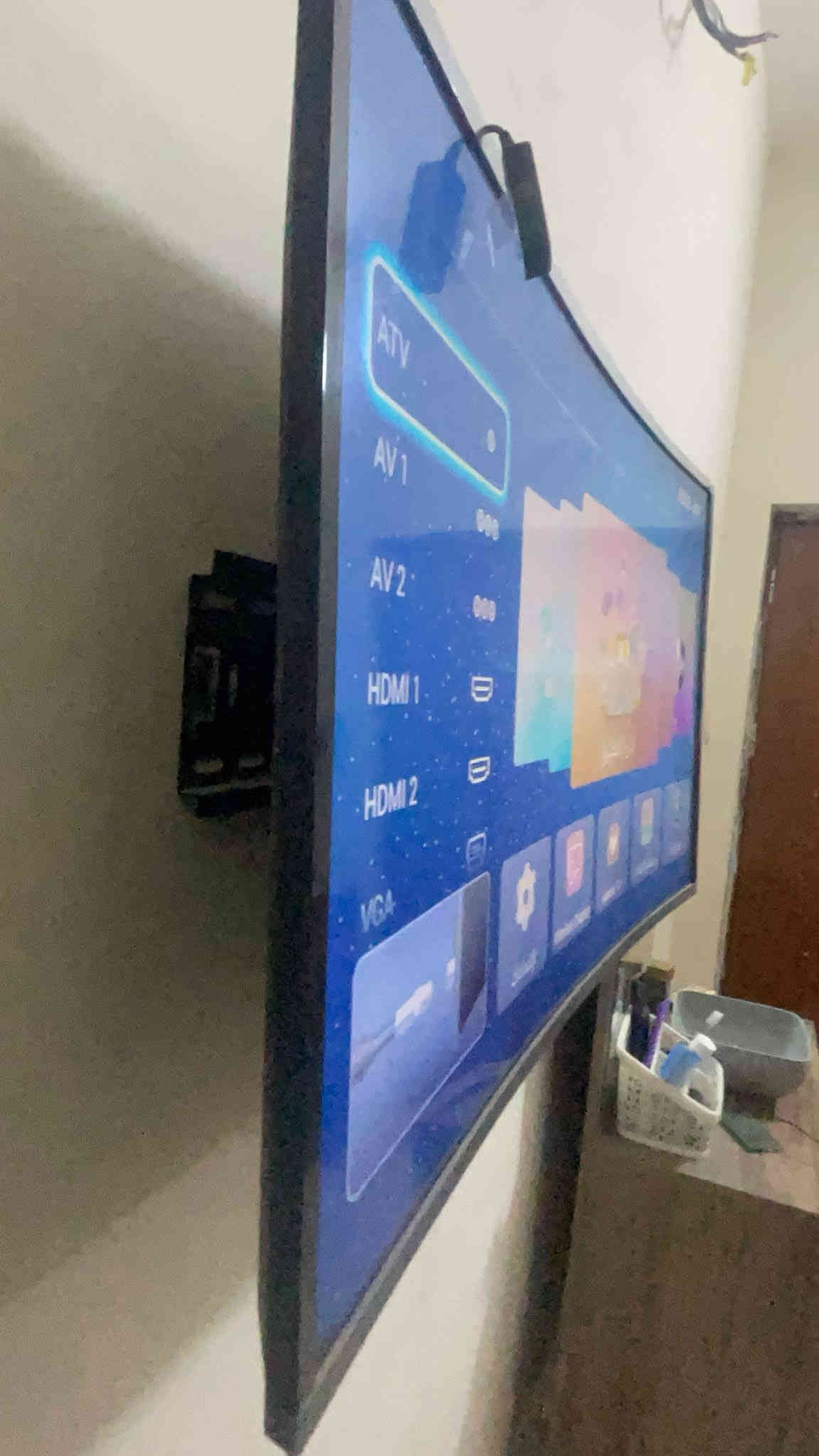 السلام عليكم شاشه مقوسه حجم ٤٣البيع السعر ٢٠٠الف العنوان بغداد الشعله حي الجوادين شاشه جدا نضيفه وتكنيك وربط بالجهاز شاشه ديكو الاستفسار ***********
